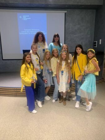 Представники управління молоді, фізичної культури і спорту взяли участь у громадських обговореннях до Дня української Державності 27 липня 2023 року у ТМ „Насолода”. Організатором заходу є Державним архівом Хмельницької області.