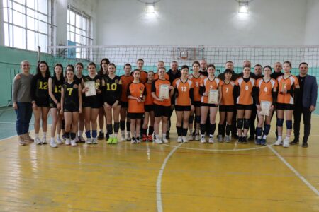 У рамках Президентської програми Пліч-о-пліч шкільні ліги Хмельниччини у Деражнянський ліцей №3 імені Героя України Івана Зубкова відбувся ІІ етап проєкту «Всеукраїнські шкільні ліги пліч-о-пліч»