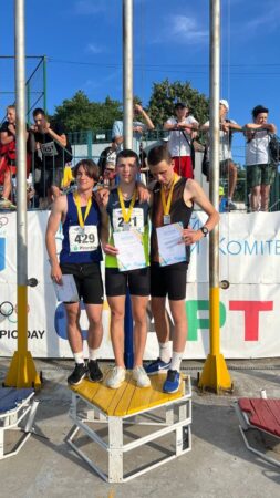 Чемпіонат України з легкої атлетики серед юнаків та дівчат 2009-2010 р.н.
